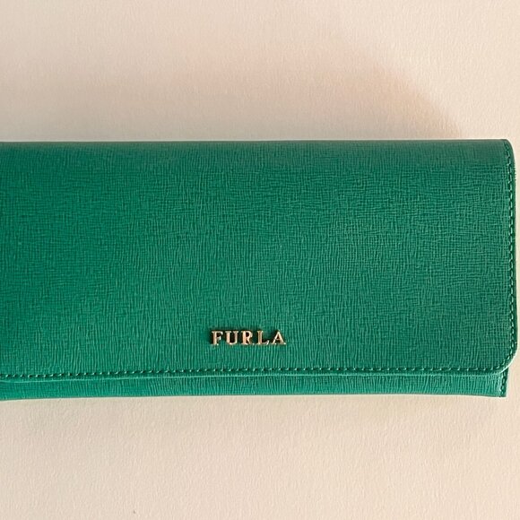 Brand new with tags Furla extra large bifold wallet in emerald green leather - Picture 2 of 5